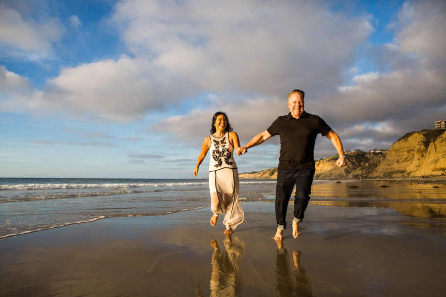 Candid beach lifestyle portraits | La Jolla Family photographers | Ibarolle Family candid beach family photographer | La Jolla photographers