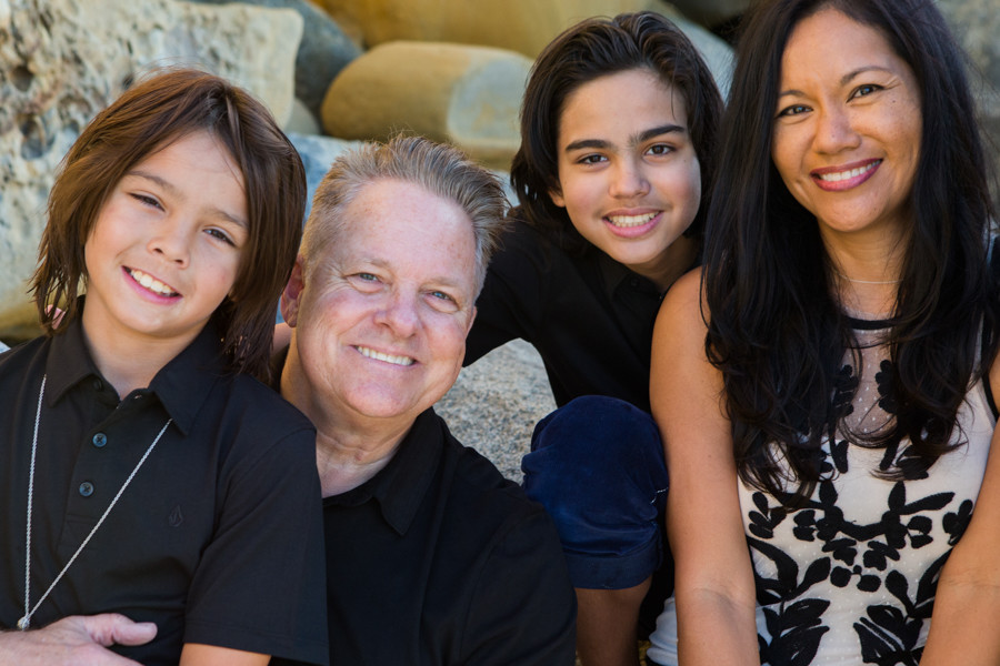 Candid beach lifestyle portraits | La Jolla Family photographers | Ibarolle Family candid beach family photographer | La Jolla photographers