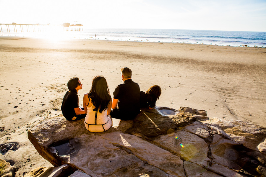 Candid beach lifestyle portraits | La Jolla Family photographers | Ibarolle Family candid beach family photographer | La Jolla photographers