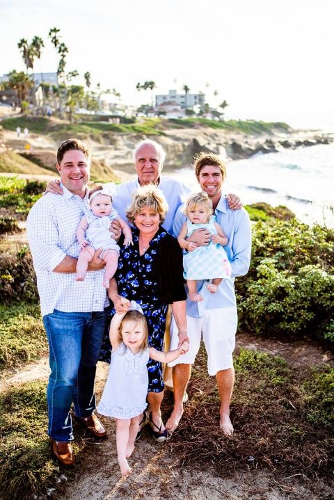 grnadparnets with children and grandchildren