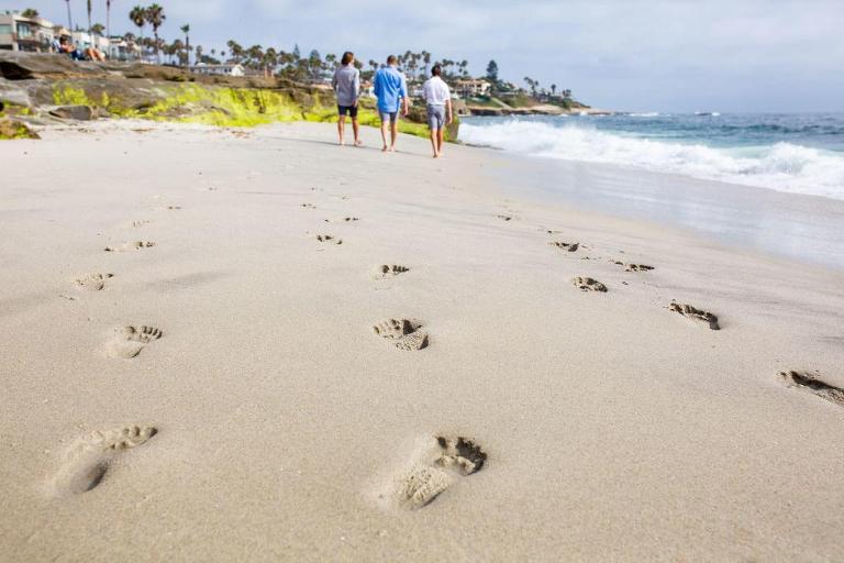 vacation photographers on the beach in San Diego | La Jolla photographers