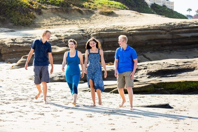 vacation photos family on beach 19