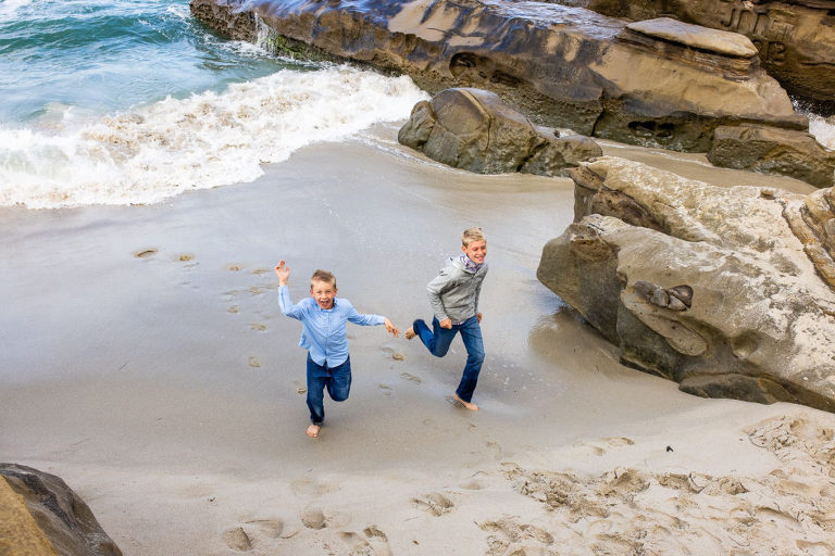 candid family beach photos