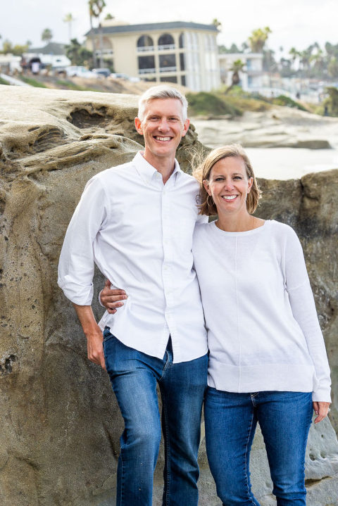 candid family beach photos 30