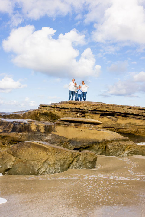 candid family beach photos 32